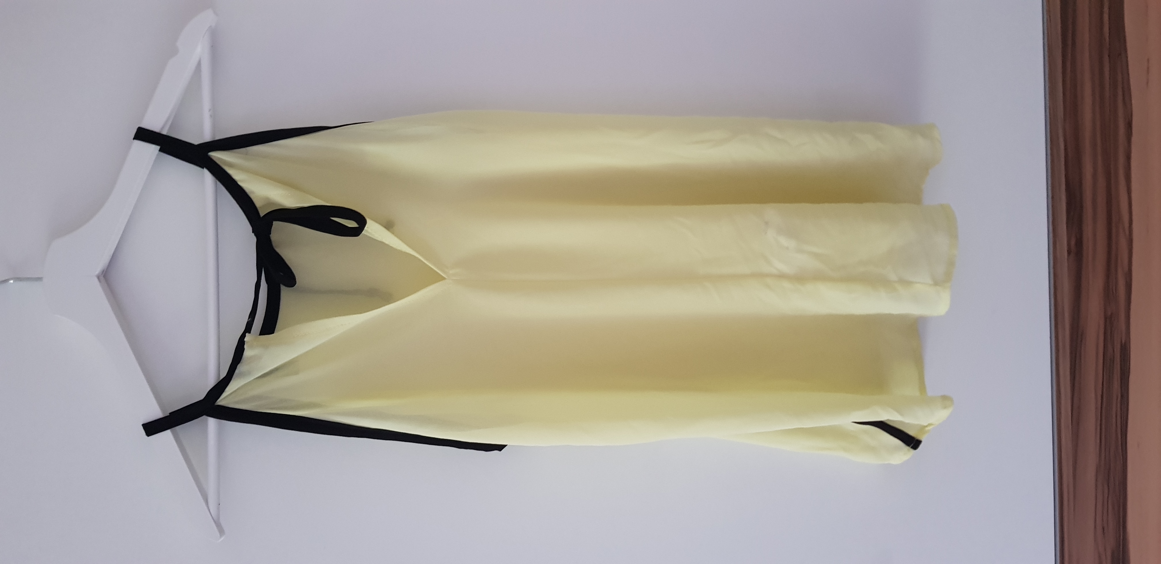 Außergewöhnliches süßes Sommertop in gelb/schwarz